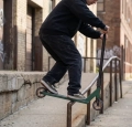 striker-gravis-street-hulajnoga-wyczynowa-stunt-scooter-freestyle-kolobezka-army-green (4).webp