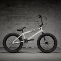 kink-kicker-18-bmx-rower-dzieci-rad-fahrrad-kinder-kolo-deti-bike-gunmetal-my27-glacier-white (3).webp