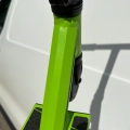 madd-gear-mgp-mg1-raven-hulajnoga-wyczynowa-stunt-scooter-freestyle-kolobezka-black-green-out.webp