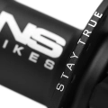 ns-bikes-rotary-cassette-142-mtb-piasta-tylna-hinterrad-nabe-zadni-naba-32h-oil-slick (3).webp
