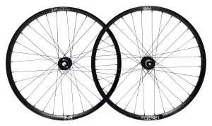 NS Bikes Enigma Rock 27.5" Boost zapletená kola MTB DH | Black