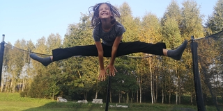 Best Garden Trampoline for Kids. Safety, Size Guide and Buying Tips